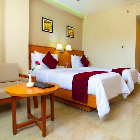 Classic Grande,A Member Of Radisson Imphal Ngoại thất bức ảnh