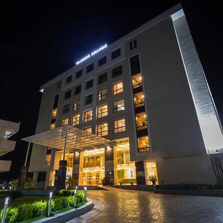 Classic Grande,A Member Of Radisson Imphal Ngoại thất bức ảnh