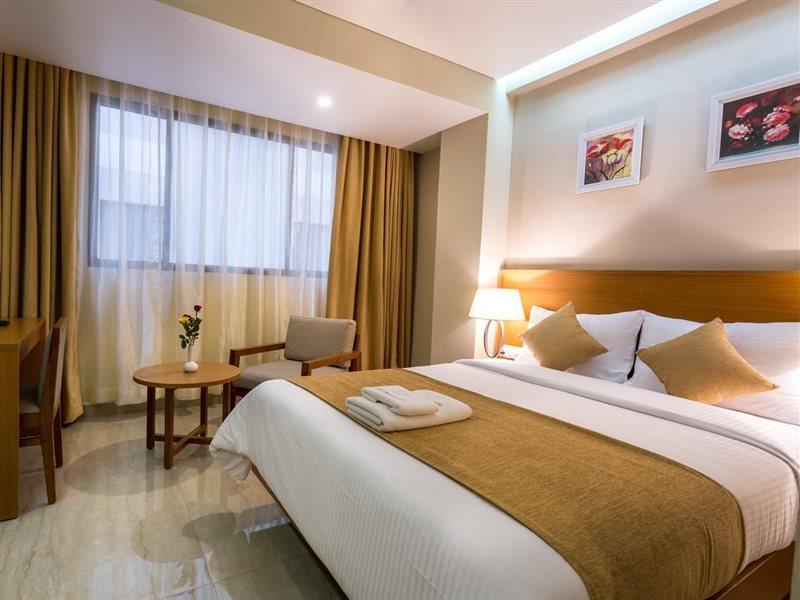 Classic Grande,A Member Of Radisson Imphal Ngoại thất bức ảnh