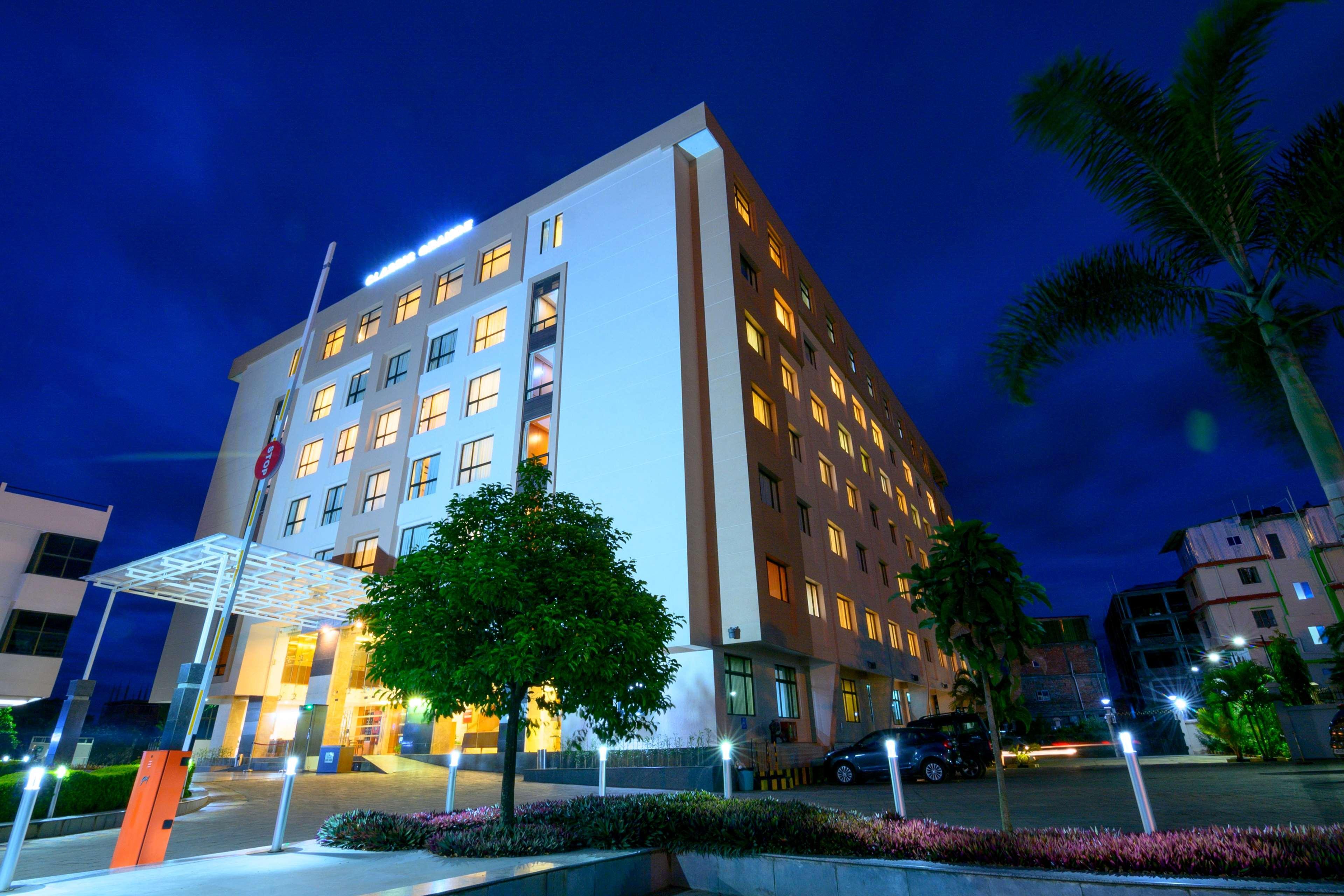 Classic Grande,A Member Of Radisson Imphal Ngoại thất bức ảnh
