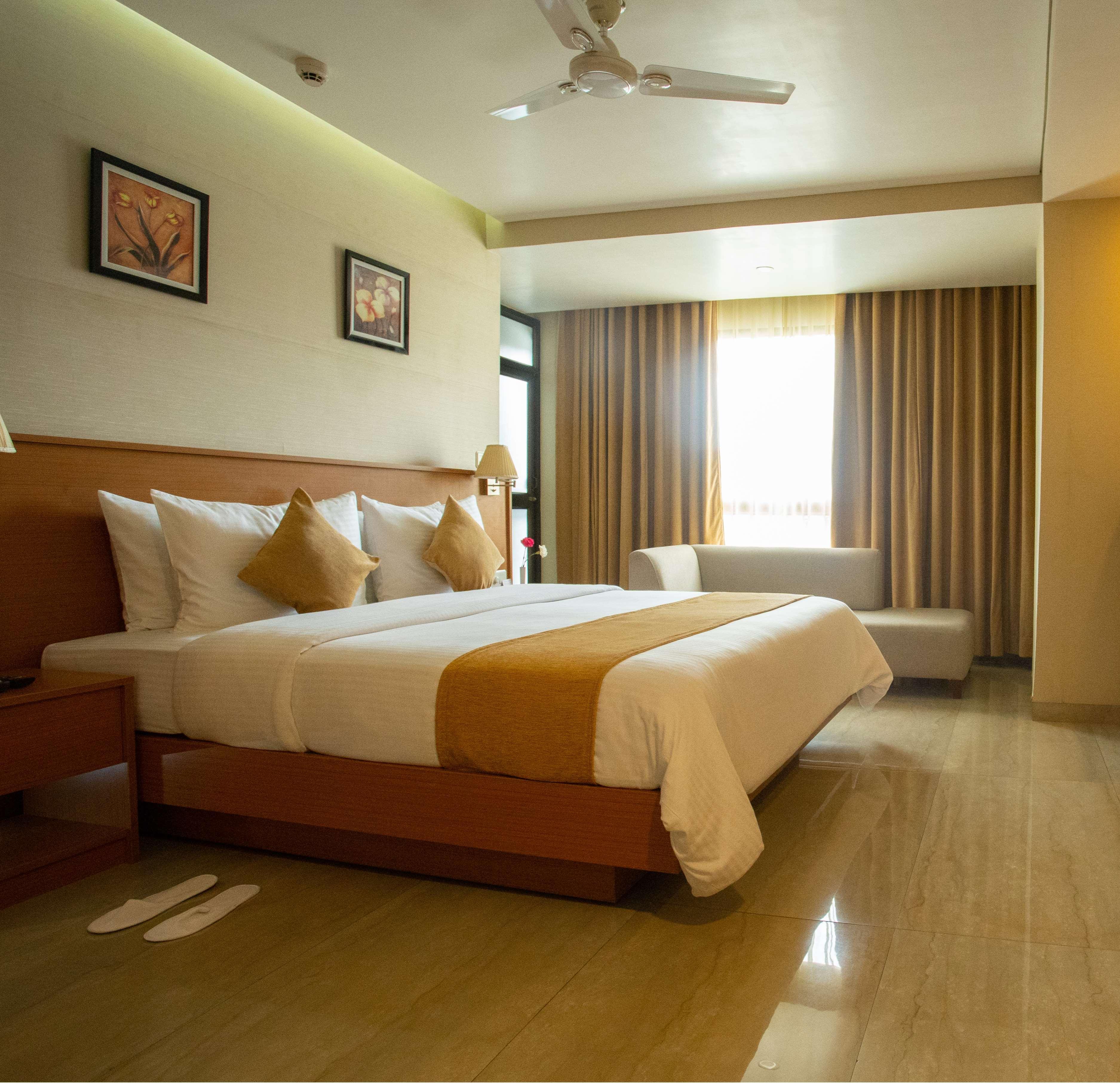 Classic Grande,A Member Of Radisson Imphal Ngoại thất bức ảnh