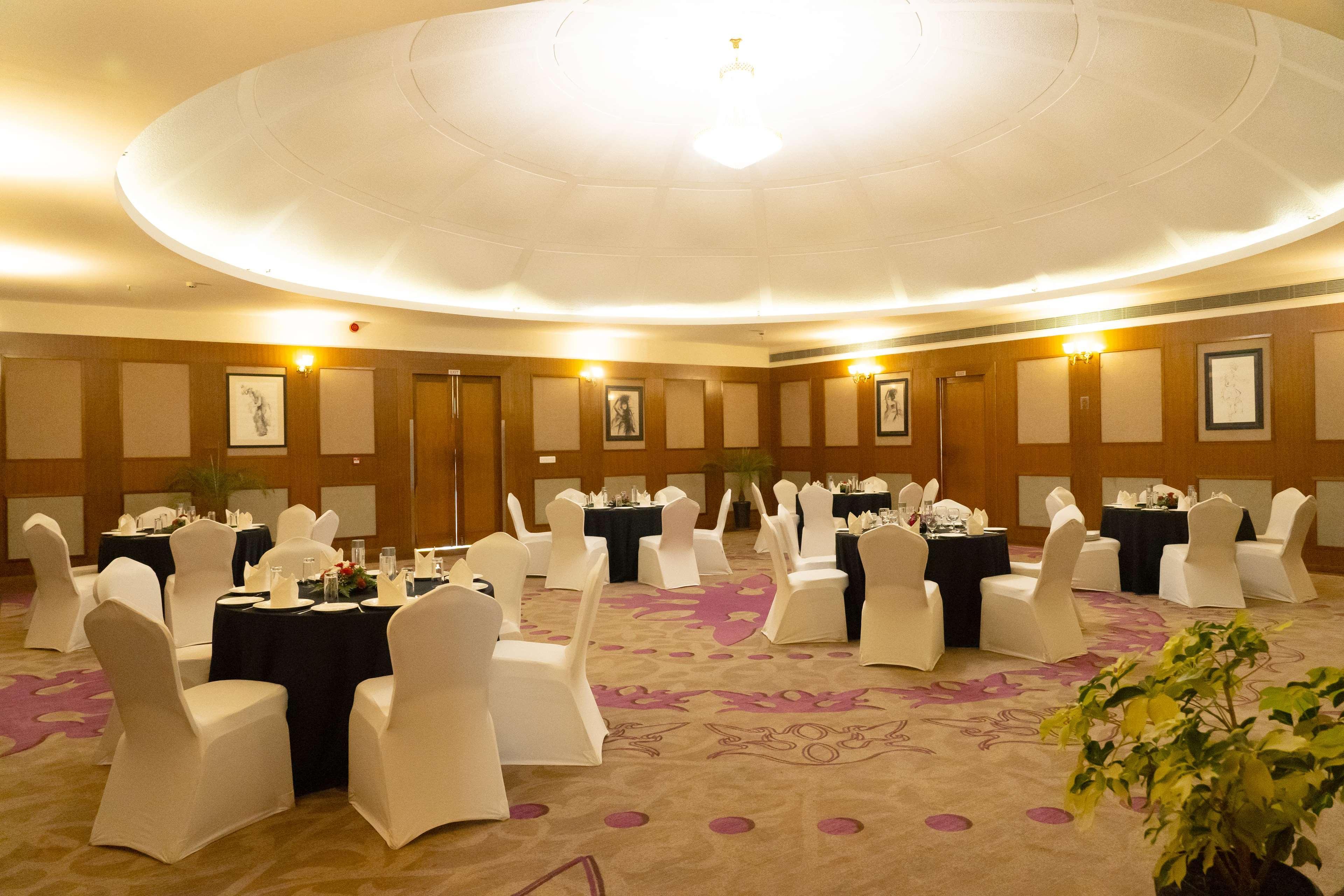 Classic Grande,A Member Of Radisson Imphal Ngoại thất bức ảnh