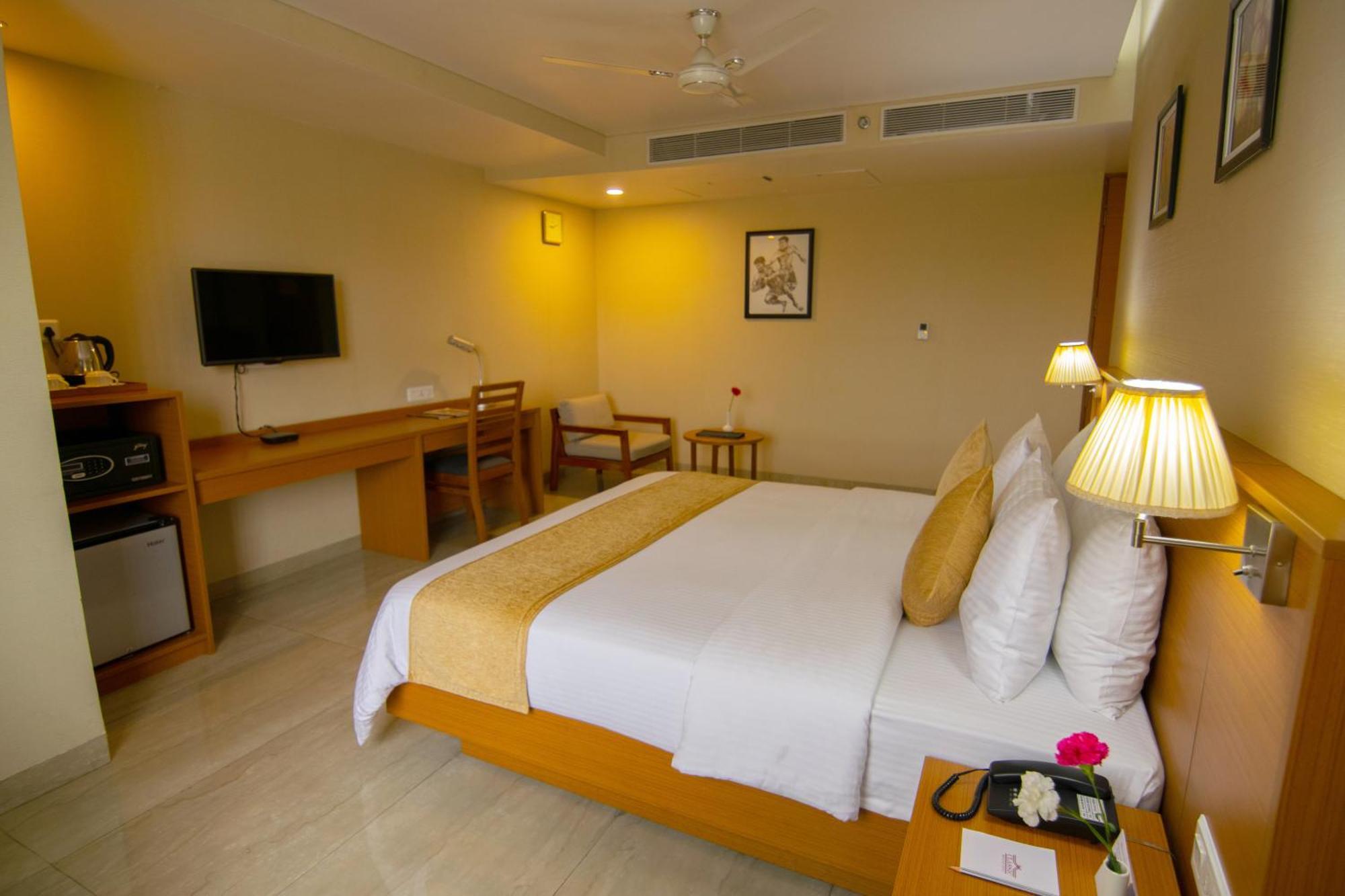 Classic Grande,A Member Of Radisson Imphal Ngoại thất bức ảnh