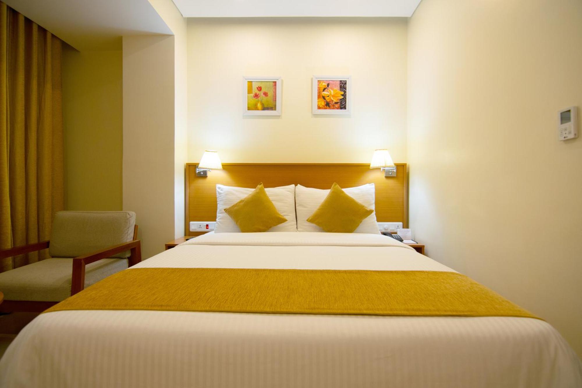 Classic Grande,A Member Of Radisson Imphal Ngoại thất bức ảnh