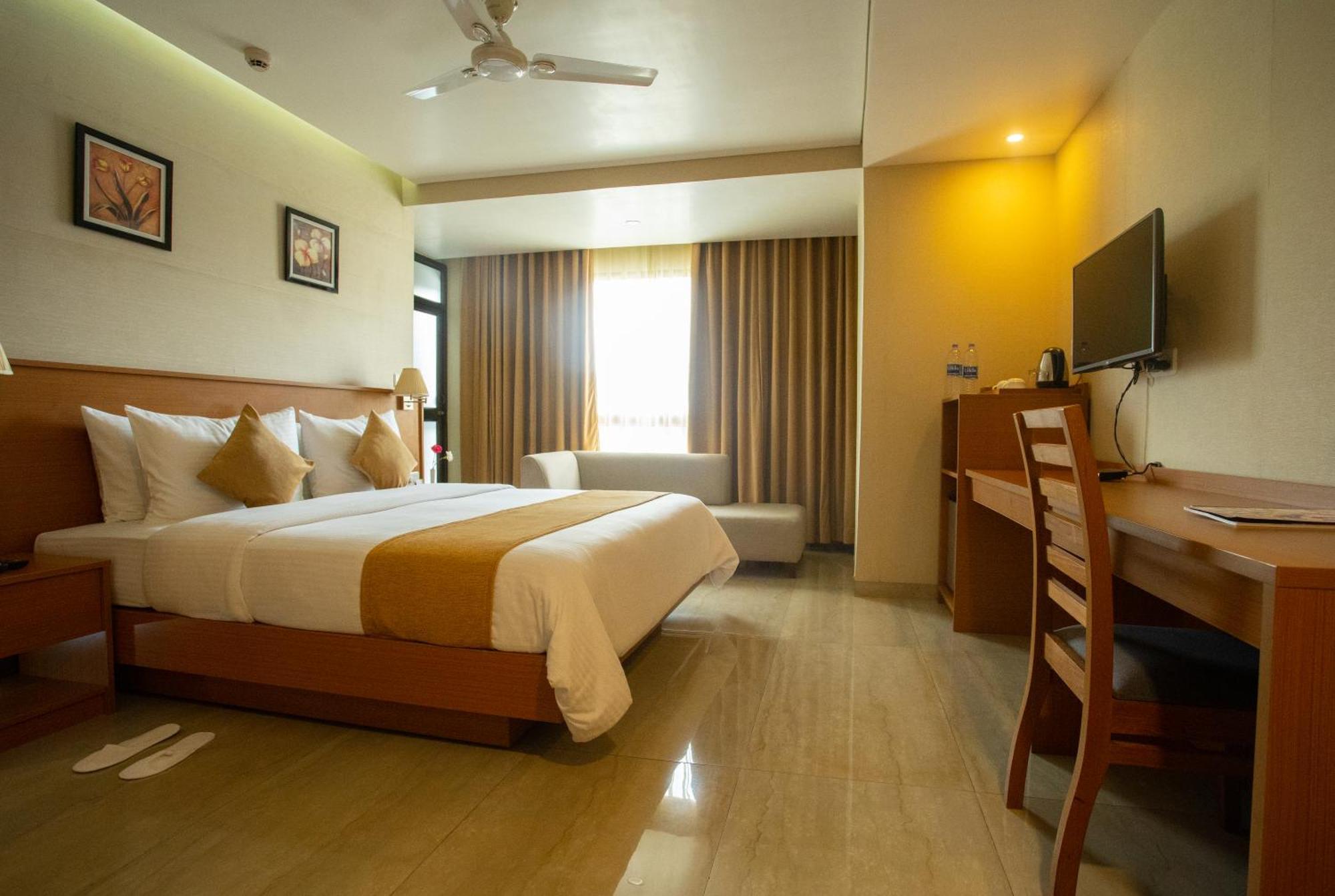 Classic Grande,A Member Of Radisson Imphal Ngoại thất bức ảnh