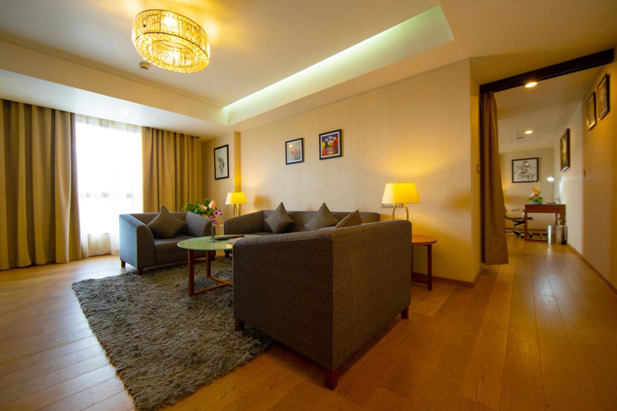 Classic Grande,A Member Of Radisson Imphal Ngoại thất bức ảnh