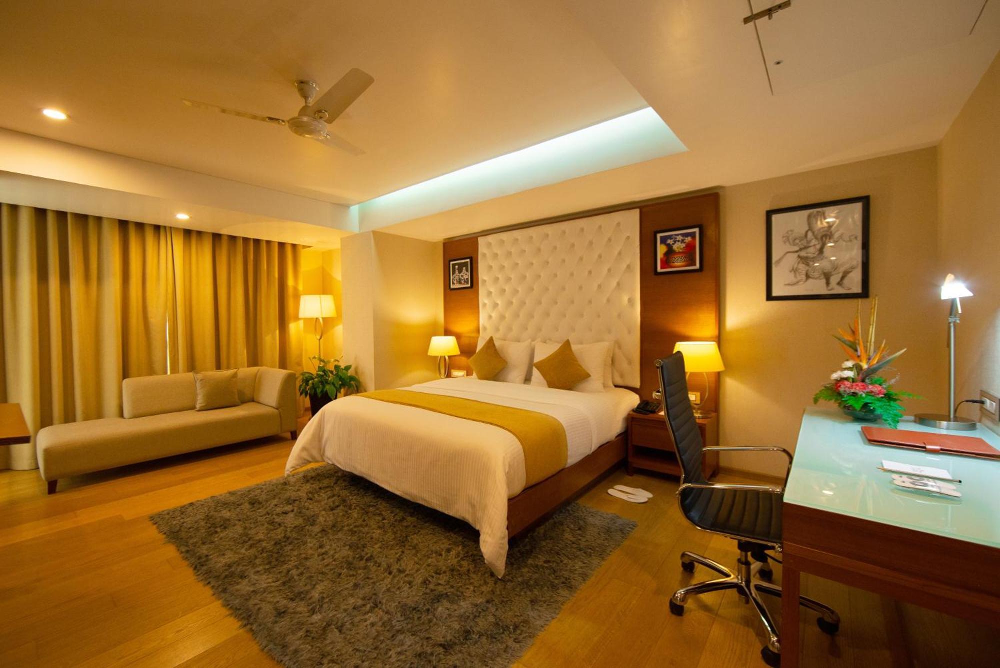Classic Grande,A Member Of Radisson Imphal Ngoại thất bức ảnh