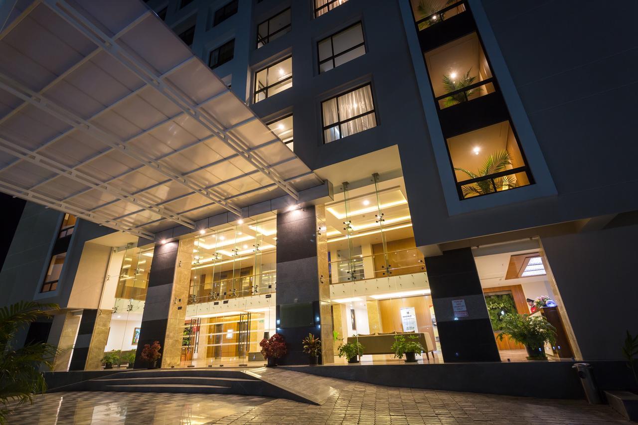 Classic Grande,A Member Of Radisson Imphal Ngoại thất bức ảnh