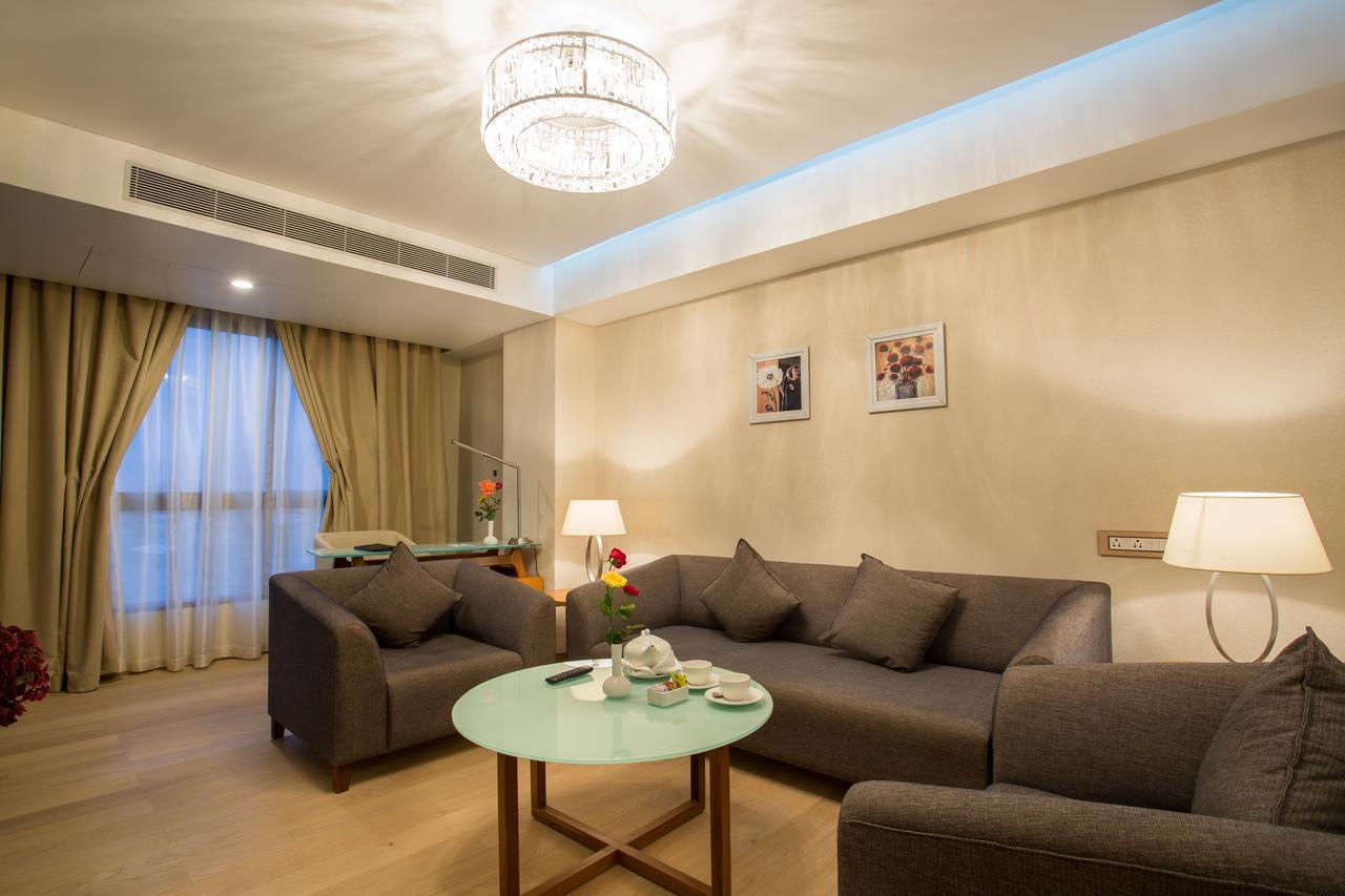 Classic Grande,A Member Of Radisson Imphal Ngoại thất bức ảnh