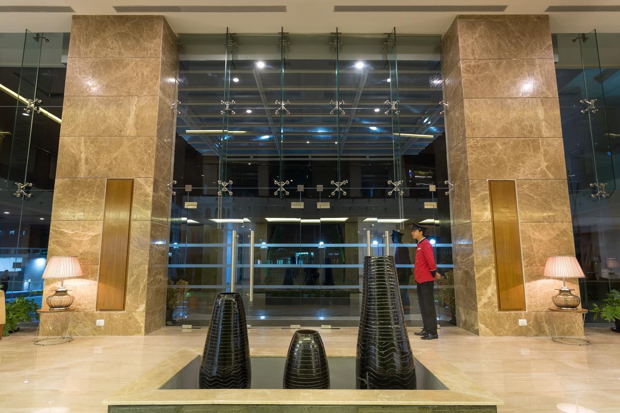 Classic Grande,A Member Of Radisson Imphal Ngoại thất bức ảnh