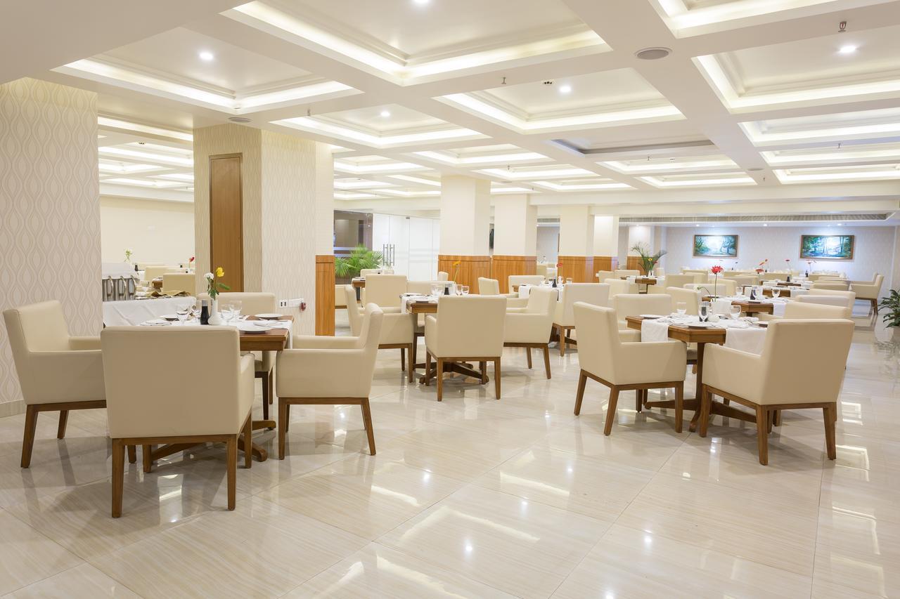 Classic Grande,A Member Of Radisson Imphal Ngoại thất bức ảnh
