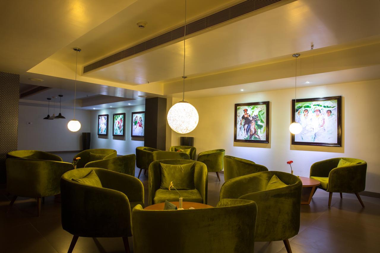Classic Grande,A Member Of Radisson Imphal Ngoại thất bức ảnh