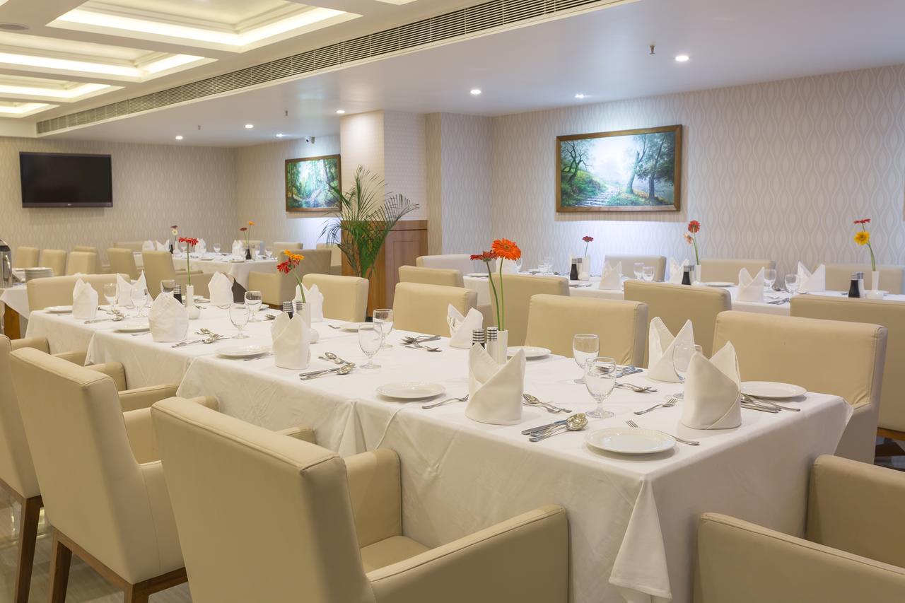 Classic Grande,A Member Of Radisson Imphal Ngoại thất bức ảnh