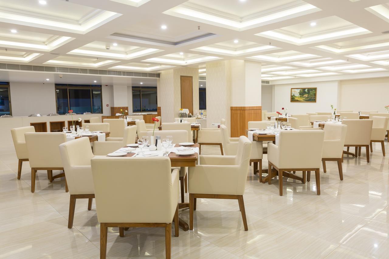 Classic Grande,A Member Of Radisson Imphal Ngoại thất bức ảnh