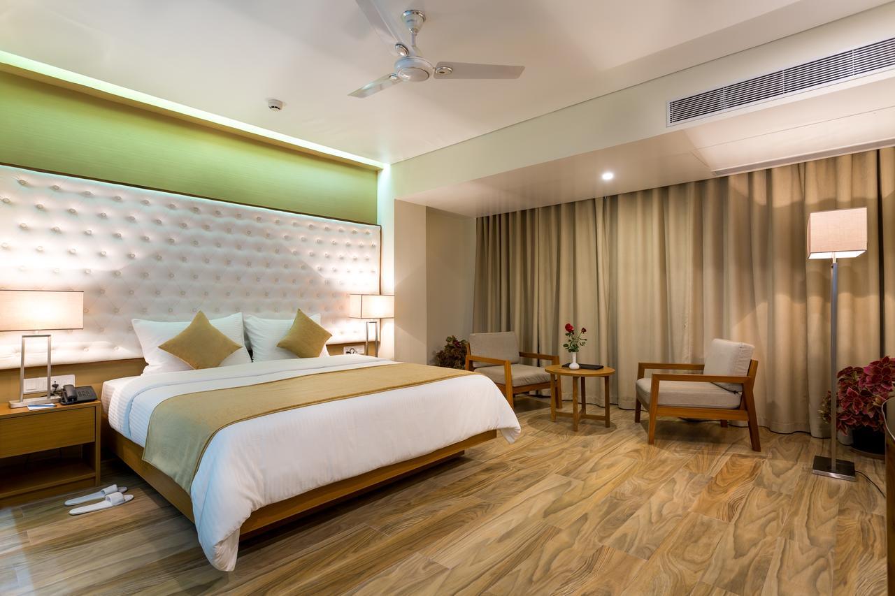 Classic Grande,A Member Of Radisson Imphal Ngoại thất bức ảnh