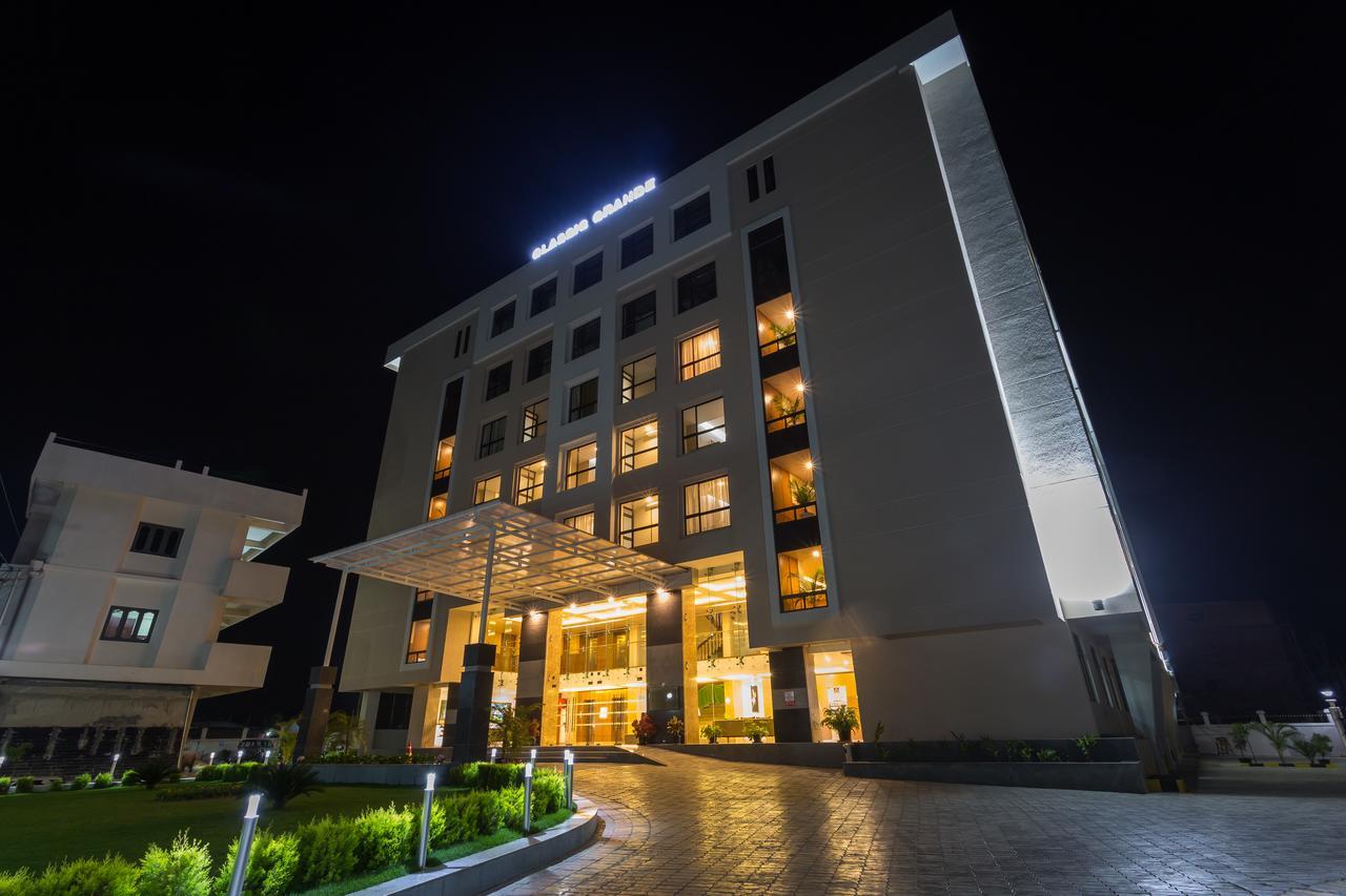 Classic Grande,A Member Of Radisson Imphal Ngoại thất bức ảnh